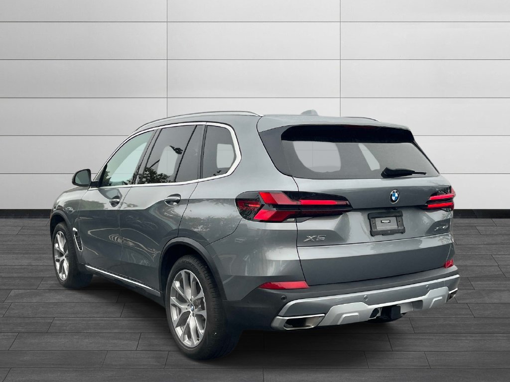 Used 2024 BMW X5 xDrive40i w/ Premium Package AWD/4WD image 3