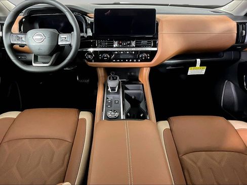 New 2026 Nissan Pathfinder Platinum AWD/4WD image 18