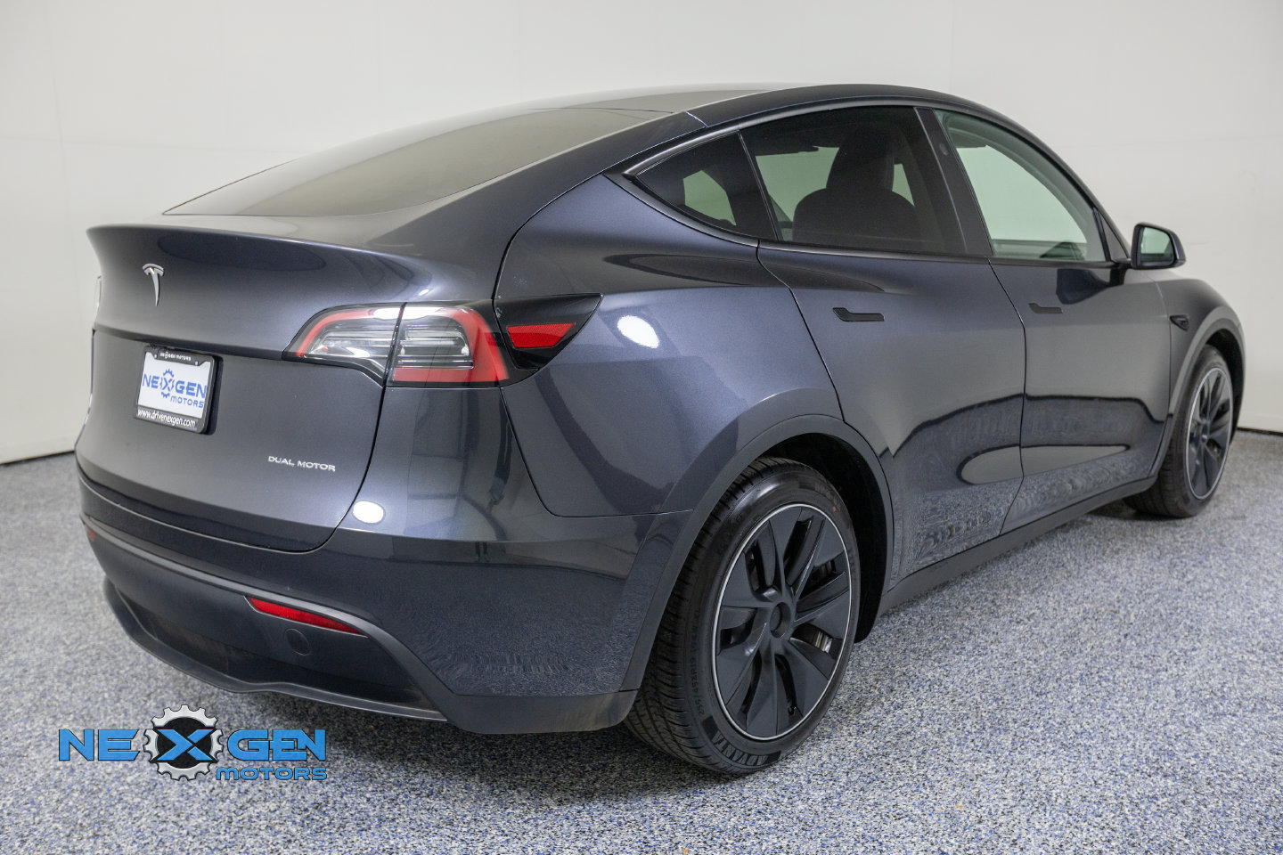 Used 2024 Tesla Model Y Long Range AWD/4WD image 8