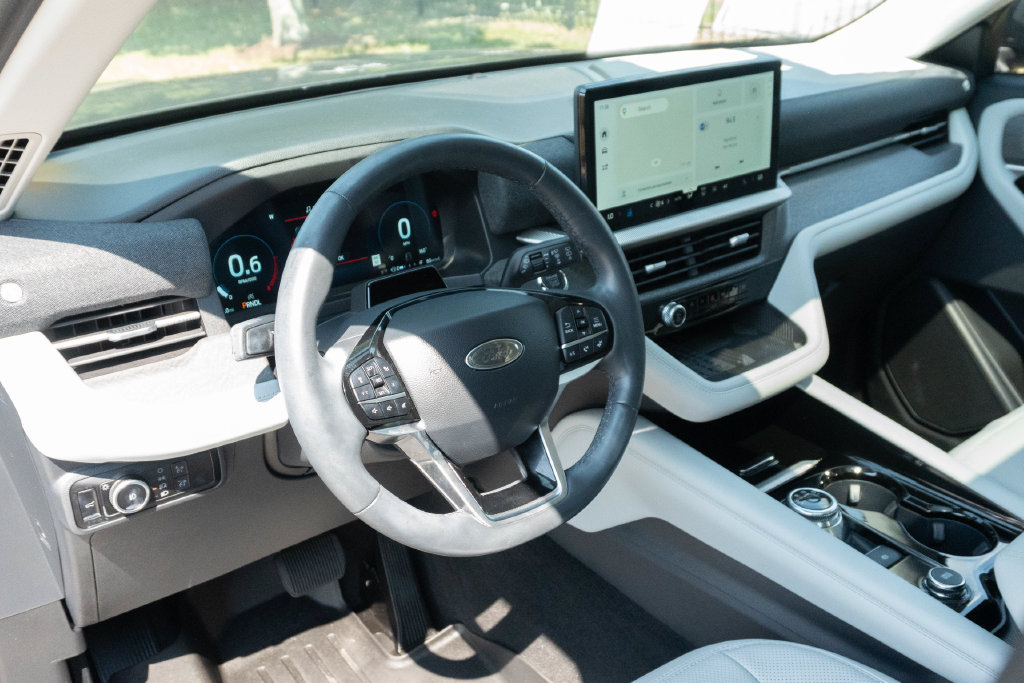 Used 2025 Ford Explorer Platinum w/ Ultimate Package AWD/4WD image 20