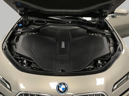 Used 2024 BMW i7 xDrive60 image 10