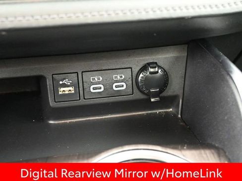 Used 2023 Toyota Highlander Platinum image 18