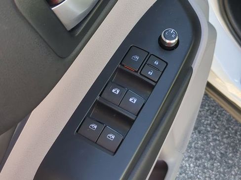 Used 2019 Toyota Highlander XLE image 17