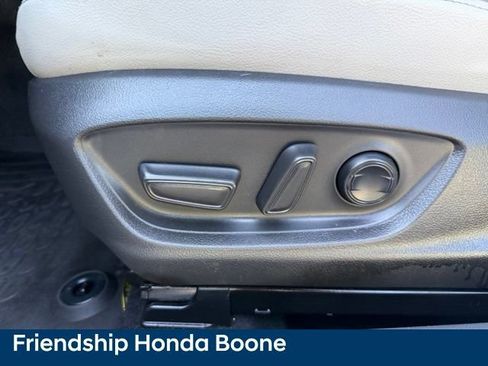 Used 2022 Toyota Camry XLE FWD image 16