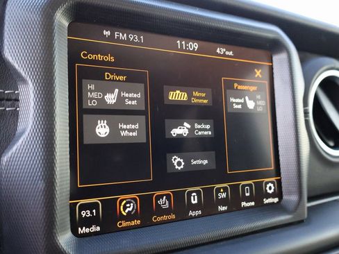 Used 2023 Jeep Wrangler Unlimited Sahara w/ Cold Weather Group image 34