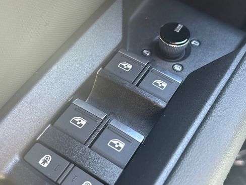 Used 2025 Audi Q4 e-tron Premium Plus image 48