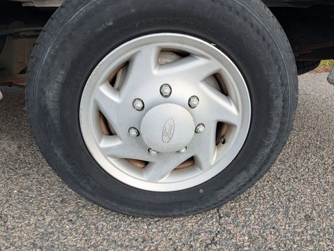 Used 2008 Ford E-150 and Econoline 150 image 10