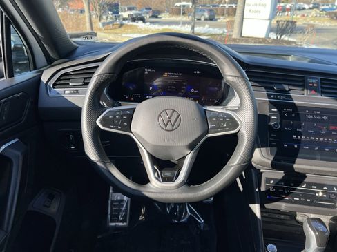 Used 2024 Volkswagen Tiguan SE R-Line image 16