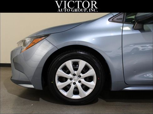 Used 2020 Toyota Corolla LE FWD image 4