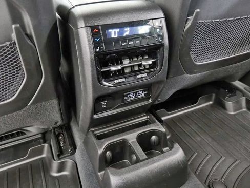 Used 2023 Jeep Grand Cherokee L Limited AWD/4WD image 20