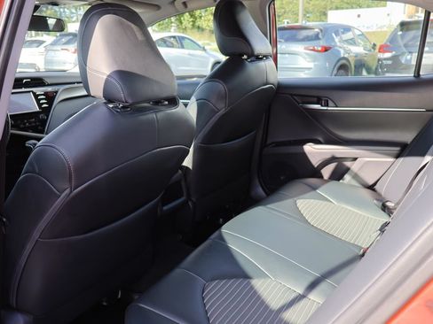Used 2019 Toyota Camry SE FWD image 16