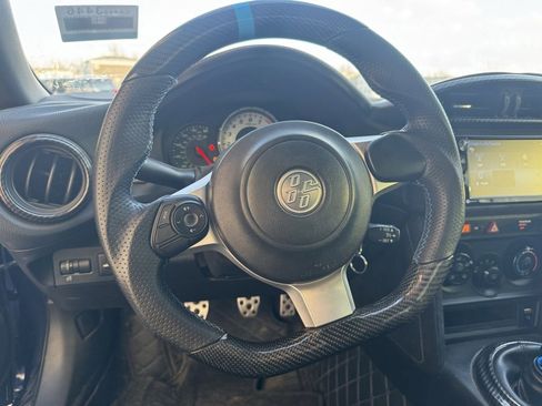 Used 2017 Toyota 86 image 9