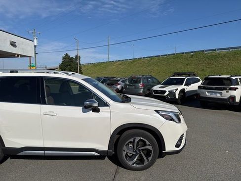 Used 2022 Subaru Forester Touring image 7