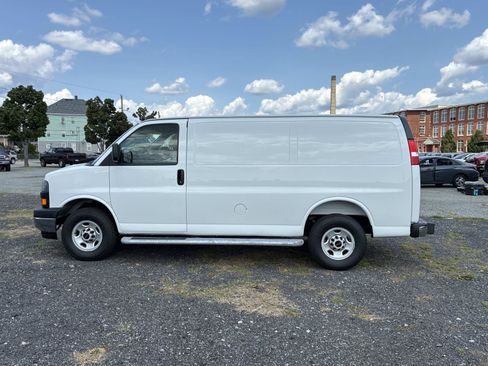 Used 2025 GMC Savana 2500 w/ Driver Convenience Package RWD image 4