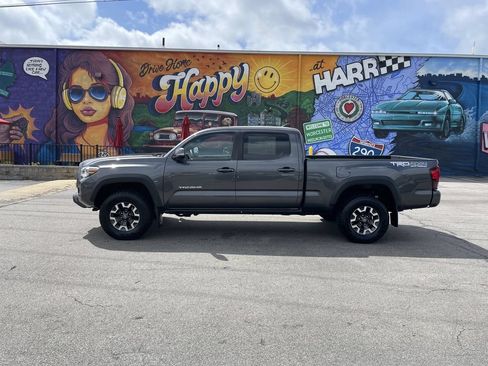 Used 2018 Toyota Tacoma TRD Off-Road w/ Technology Package AWD/4WD image 2