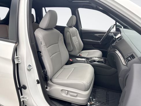 Used 2023 Honda Passport EX-L image 16