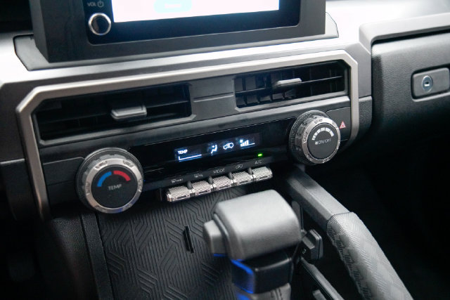 Used 2025 Toyota 4Runner SR5 AWD/4WD image 18