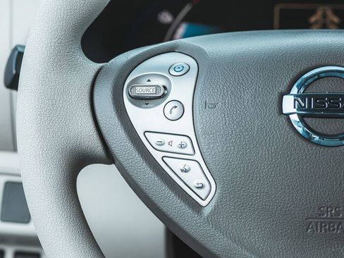 Used 2011 Nissan Leaf SL image 15