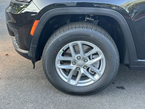 New 2025 Jeep Grand Cherokee L Laredo image 10