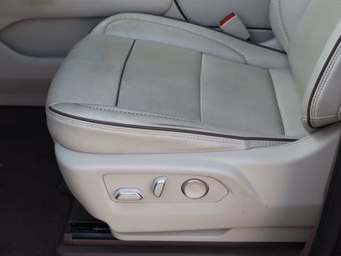 Used 2024 GMC Yukon Denali w/ Advanced Technology Package AWD/4WD image 16