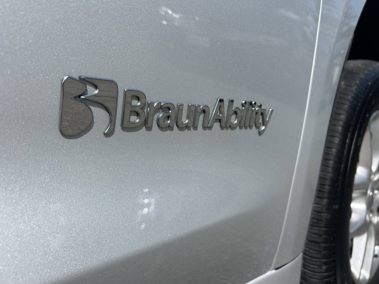 Used 2024 Chrysler Pacifica Touring-L FWD image 31