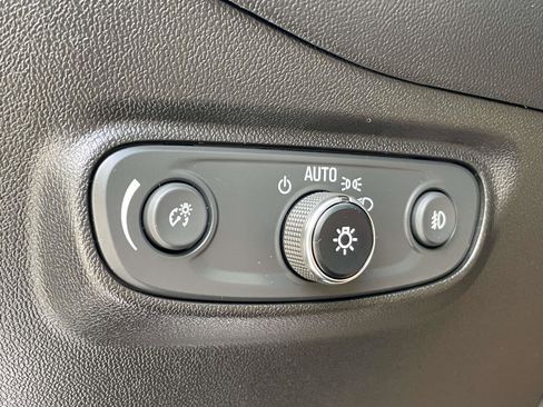 Used 2020 Chevrolet Equinox Premier image 18