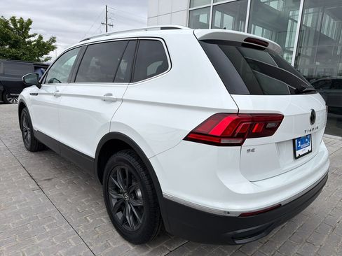 Certified 2022 Volkswagen Tiguan SE w/ Panoramic Sunroof Package AWD/4WD image 5