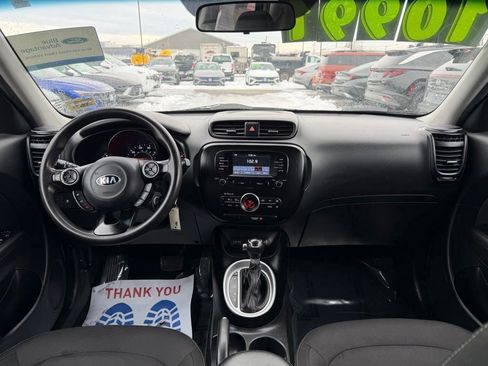Used 2017 Kia Soul + image 4
