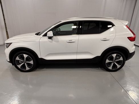 Certified 2025 Volvo XC40 B5 Plus image 9