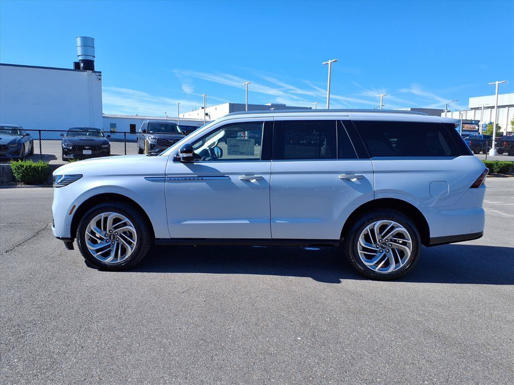 New 2025 Lincoln Navigator Reserve AWD/4WD image 3
