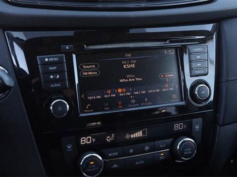 Used 2018 Nissan Rogue SL w/ Premium Package image 16