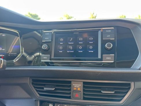 Used 2024 Volkswagen Jetta SE image 15