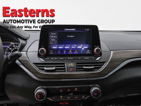 Used 2023 Nissan Altima 2.5 SV FWD image 12