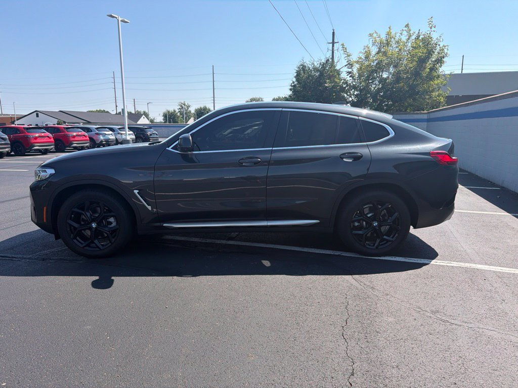 Used 2022 BMW X4 xDrive30i w/ Parking Assistance Package AWD/4WD image 2