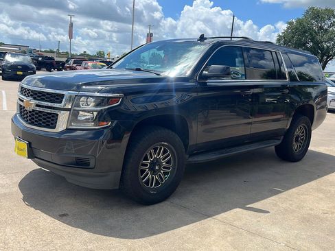 Used 2020 Chevrolet Suburban LS AWD/4WD image 3