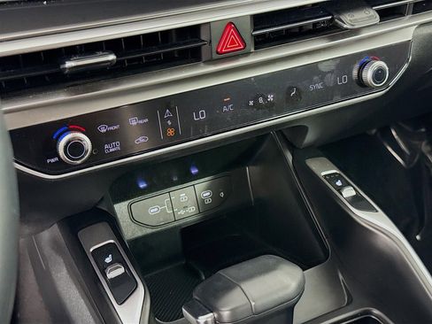 Certified 2025 Kia Sorento S image 17