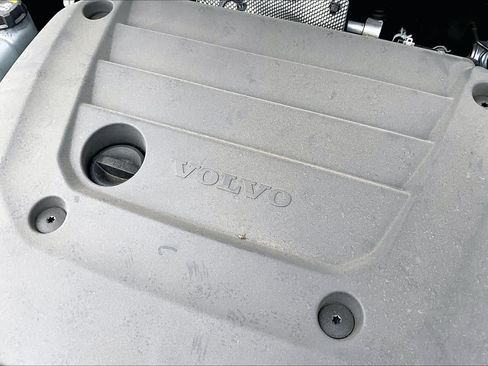 Used 2025 Volvo XC40 B5 Core w/ Protection Package Premier image 34