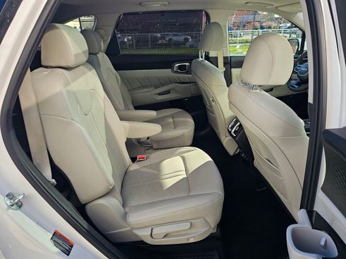 Used 2023 Kia Sorento SX Prestige image 12