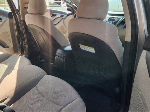 Used 2014 Hyundai Elantra SE image 11