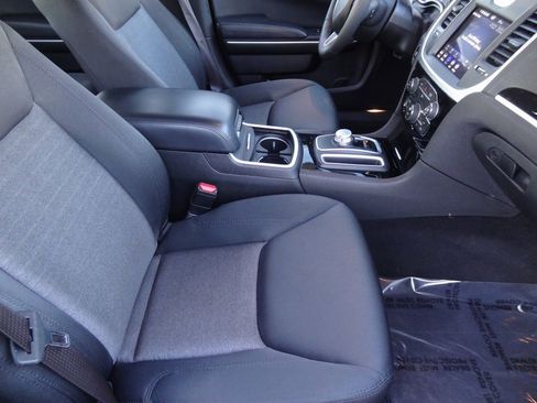 Used 2023 Chrysler 300 Touring image 12