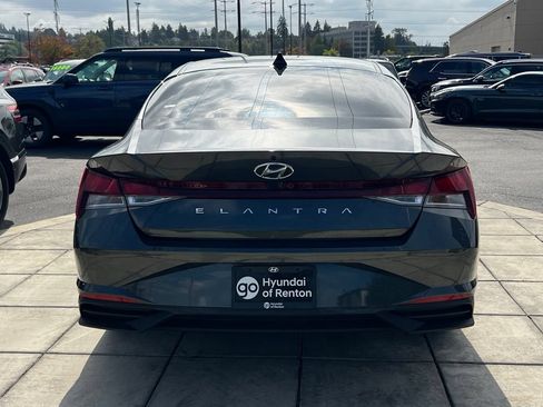 Certified 2022 Hyundai Elantra SEL w/ Cargo Package FWD image 10