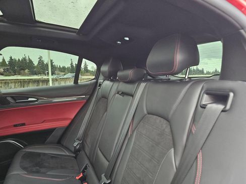 Used 2019 Alfa Romeo Stelvio Quadrifoglio image 21