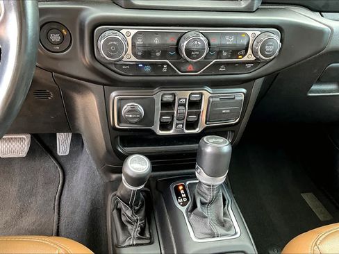 Used 2021 Jeep Wrangler Unlimited Sahara w/ Cold Weather Group AWD/4WD image 30