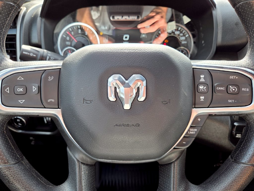 Used 2025 RAM 1500 Warlock AWD/4WD image 32