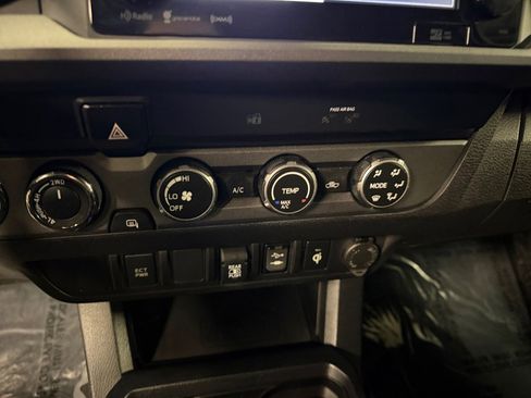 Used 2019 Toyota Tacoma TRD Sport image 22