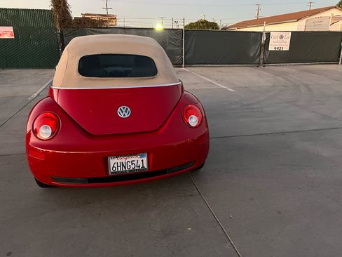 Used 2006 Volkswagen Beetle Convertible w/ Package 1 image 3