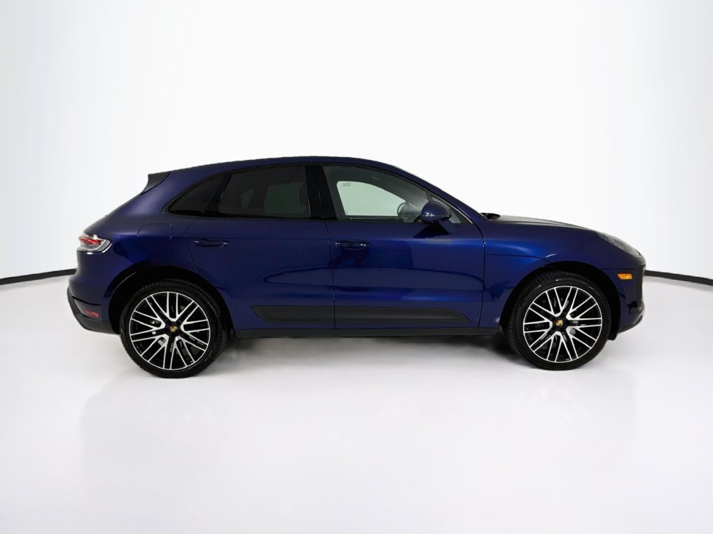 Certified 2025 Porsche Macan AWD/4WD image 8