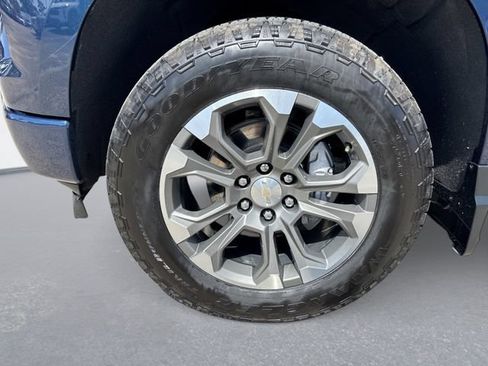 Used 2022 Chevrolet Silverado 1500 High Country w/ Z71 Off-Road Package AWD/4WD image 10