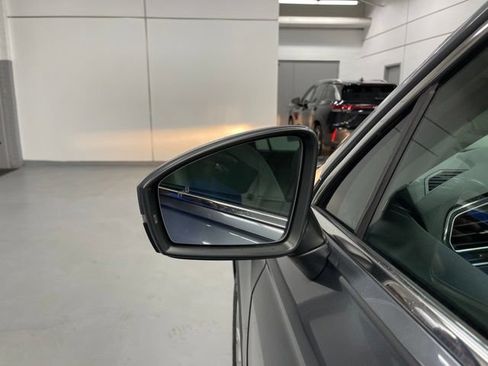 Used 2019 Volkswagen Tiguan SE w/ Panoramic Sunroof Package AWD/4WD image 13