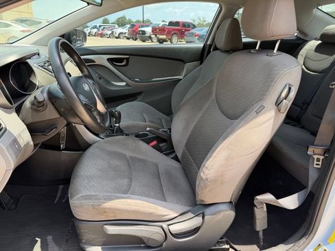 Used 2013 Hyundai Elantra FWD image 11